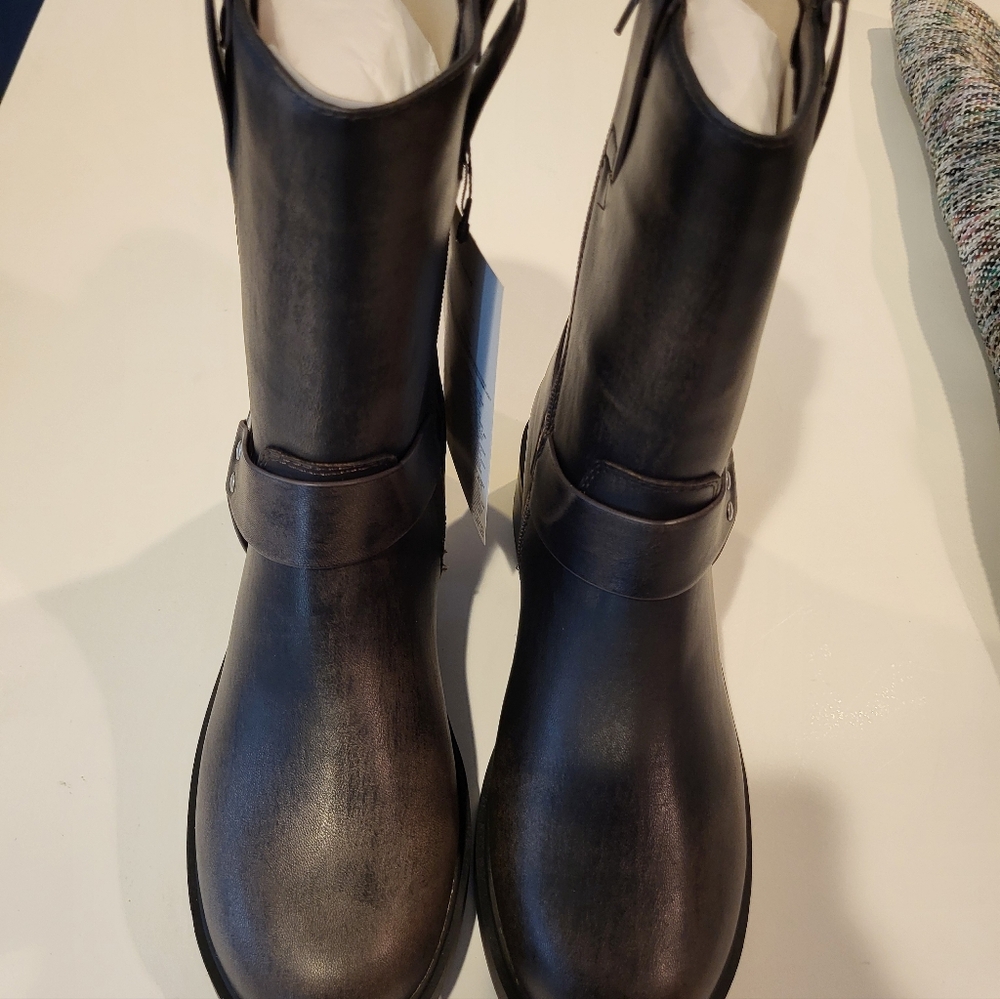 Sleek Stevens Chelsea Boots